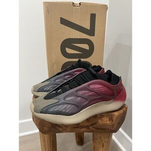 adidas Yeezy 700 V3 Fade Carbon Size 9 GW1814